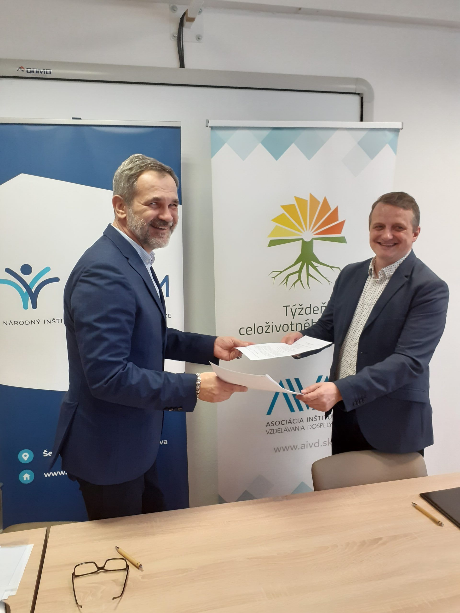 Memorandum o spolupráci medzi NIVaM a AIVD