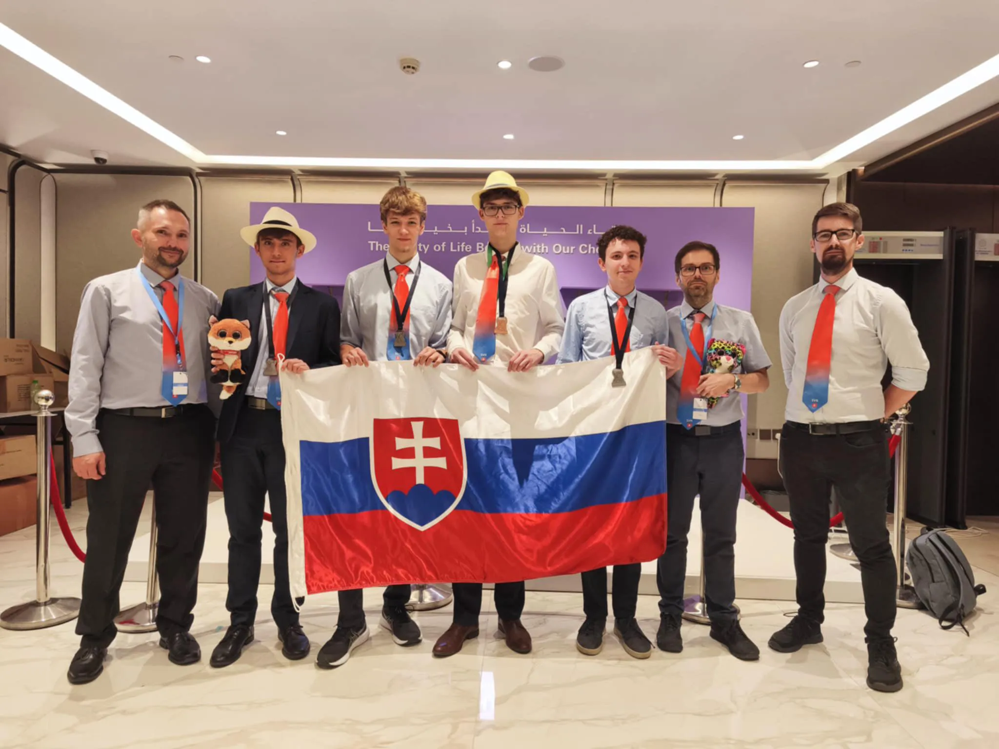 Slovenský tím: Medzinárodná chemická olympiáda.