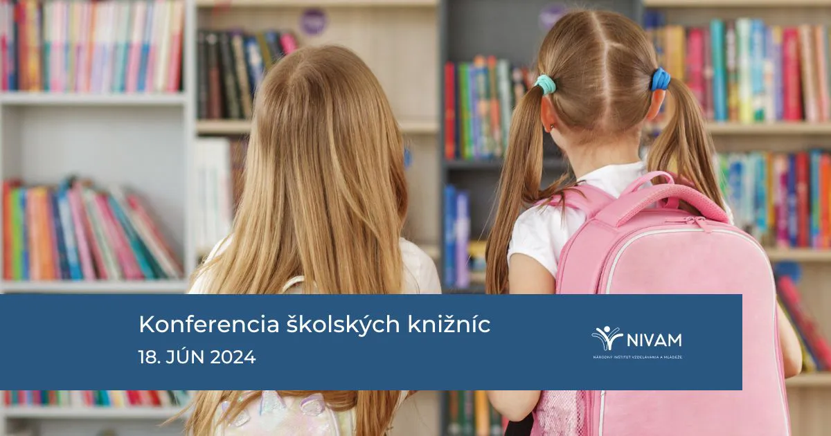 2 dievčatá pozerajúce sa na knihy v knižnici.