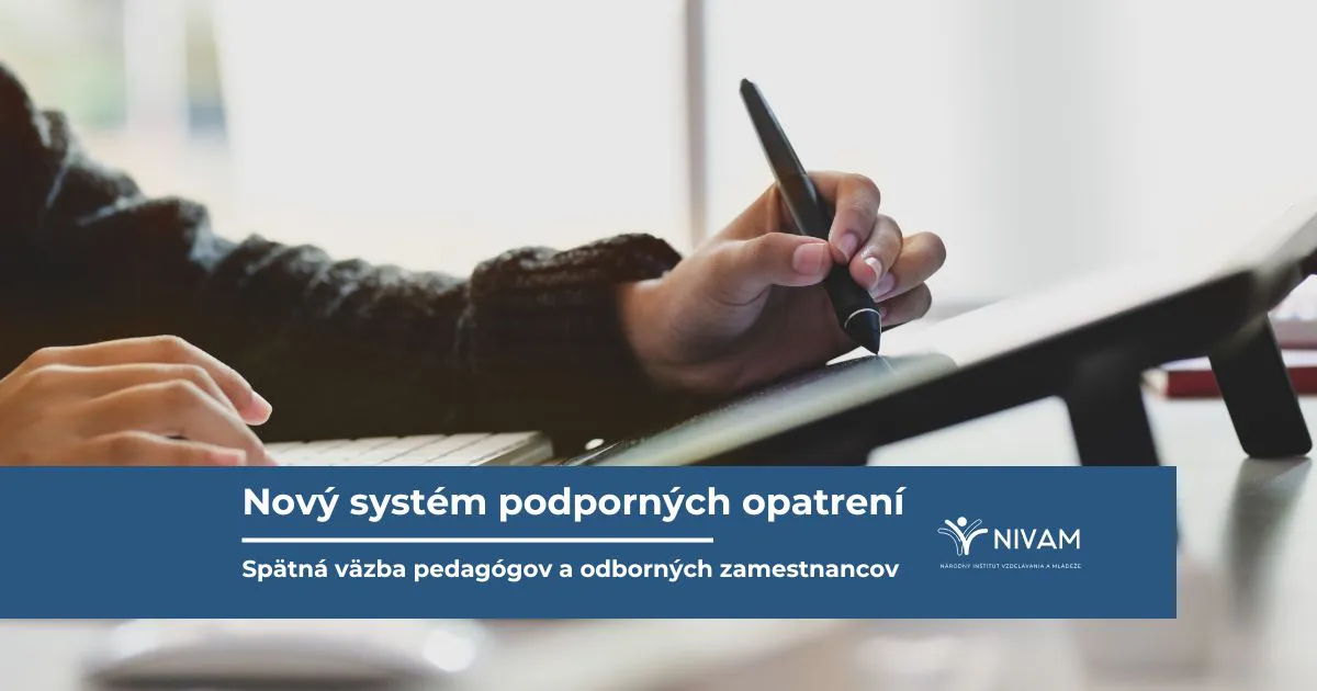 Na obrázku sú ruky účastníka stretnutia