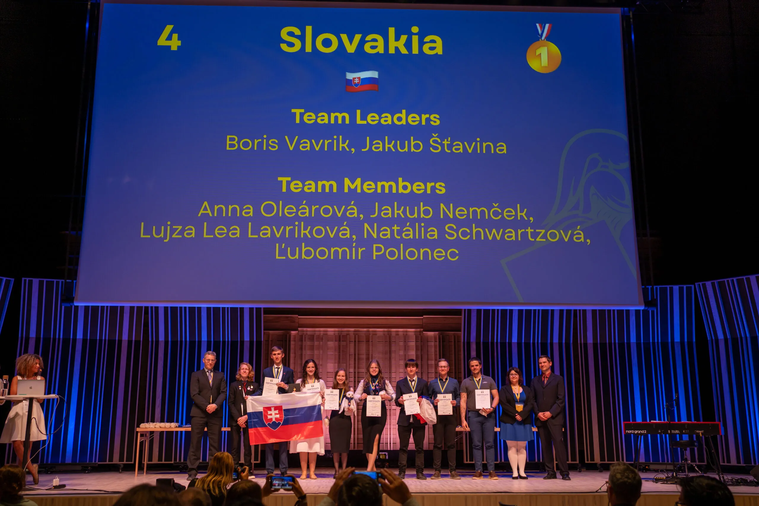 Slovenský tím na Medzinárodnom turnaji mladých fyzikov.