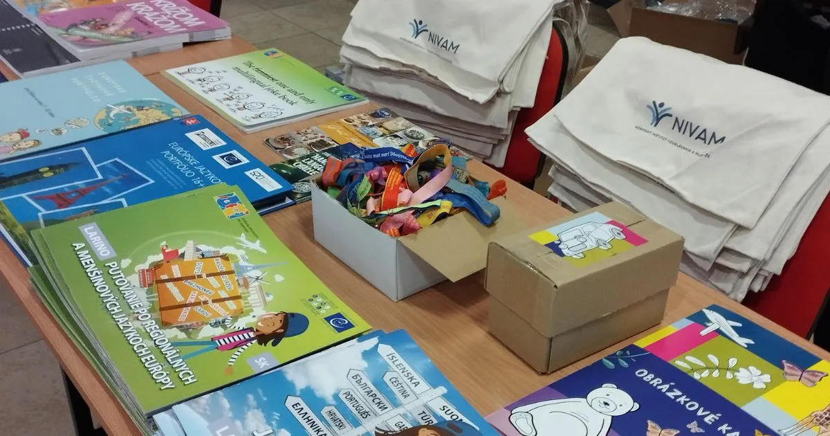 Na fotografii propagačné materiály z festivalu.