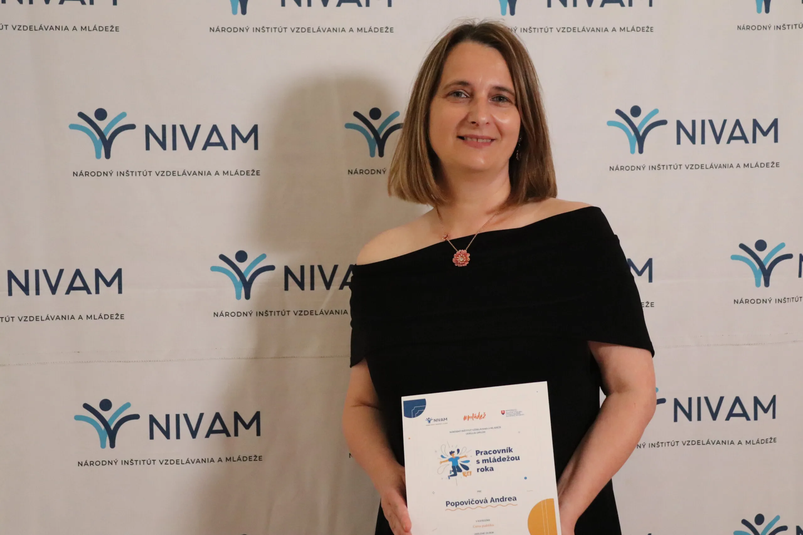 Fotografia Andrey Popovičovej s ocenením.