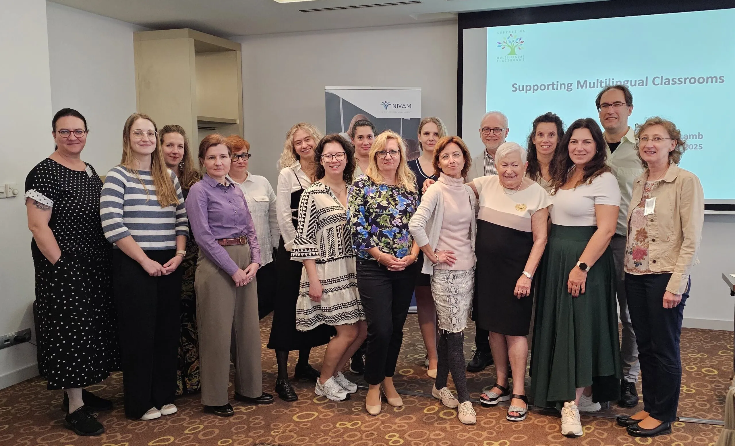 Spoločná fotka účastníkov workshopu multilingualnych tried jun 2025.