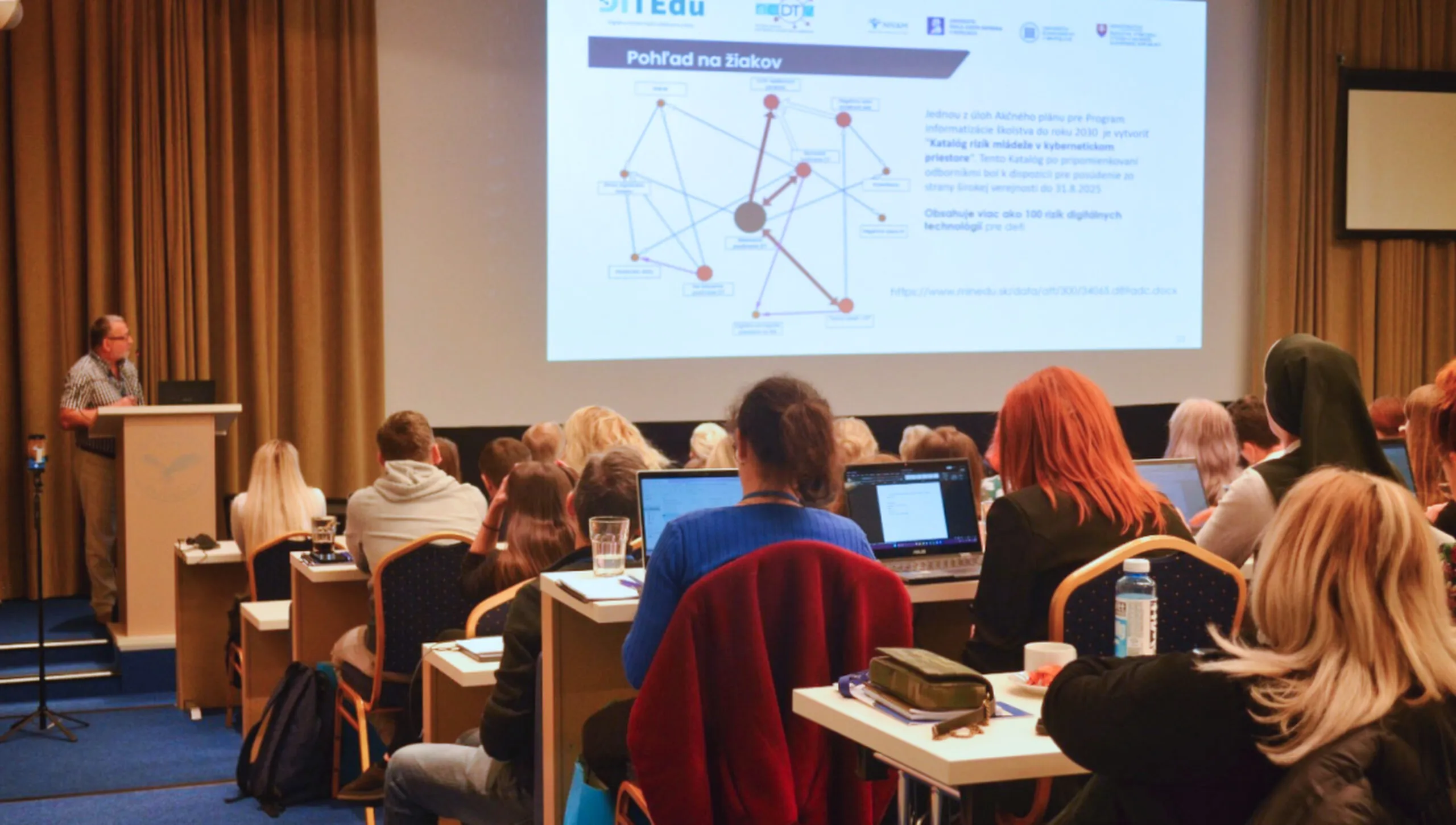 Ilustračný obrázok k článku Lídri digitálnej zmeny sa stretli na konferencii Digitálne bezpečná škola
