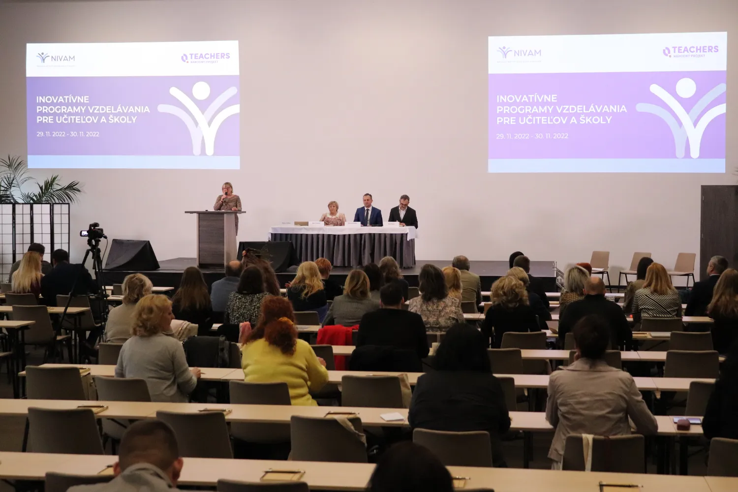 Na fotke účastníci prednášky.