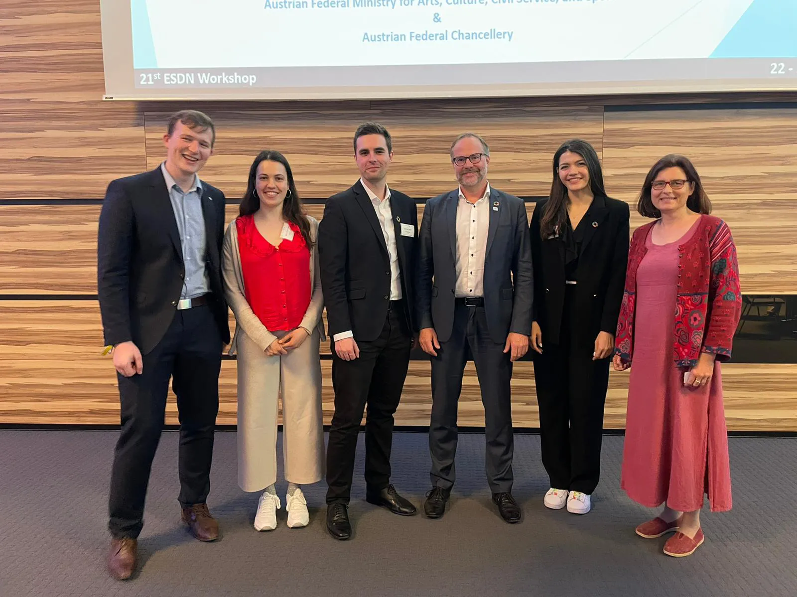 Spoločná fotka mládežníckeho delegáta na konferencii.